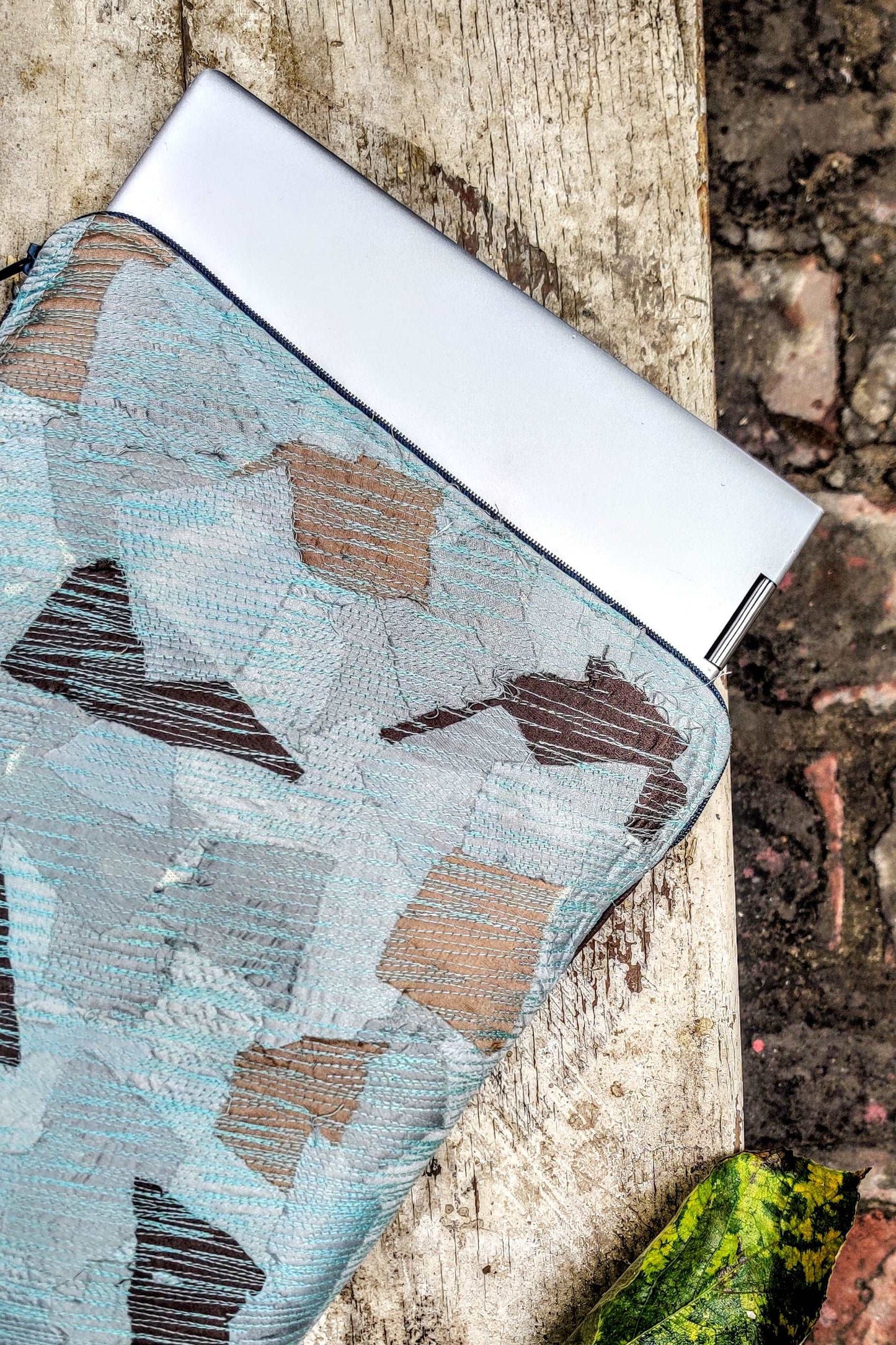 Cotton-silk upcycled Laptop sleeve in grey-bihart