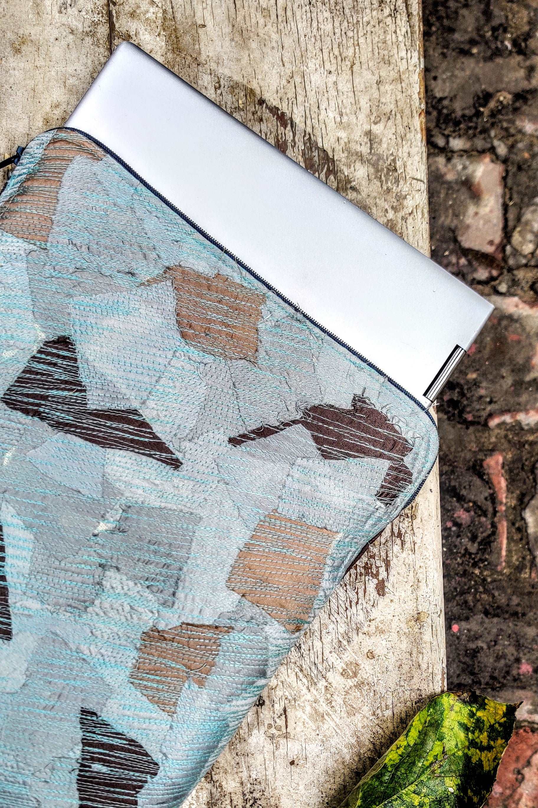 Cotton-silk upcycled Laptop sleeve in grey-bihart